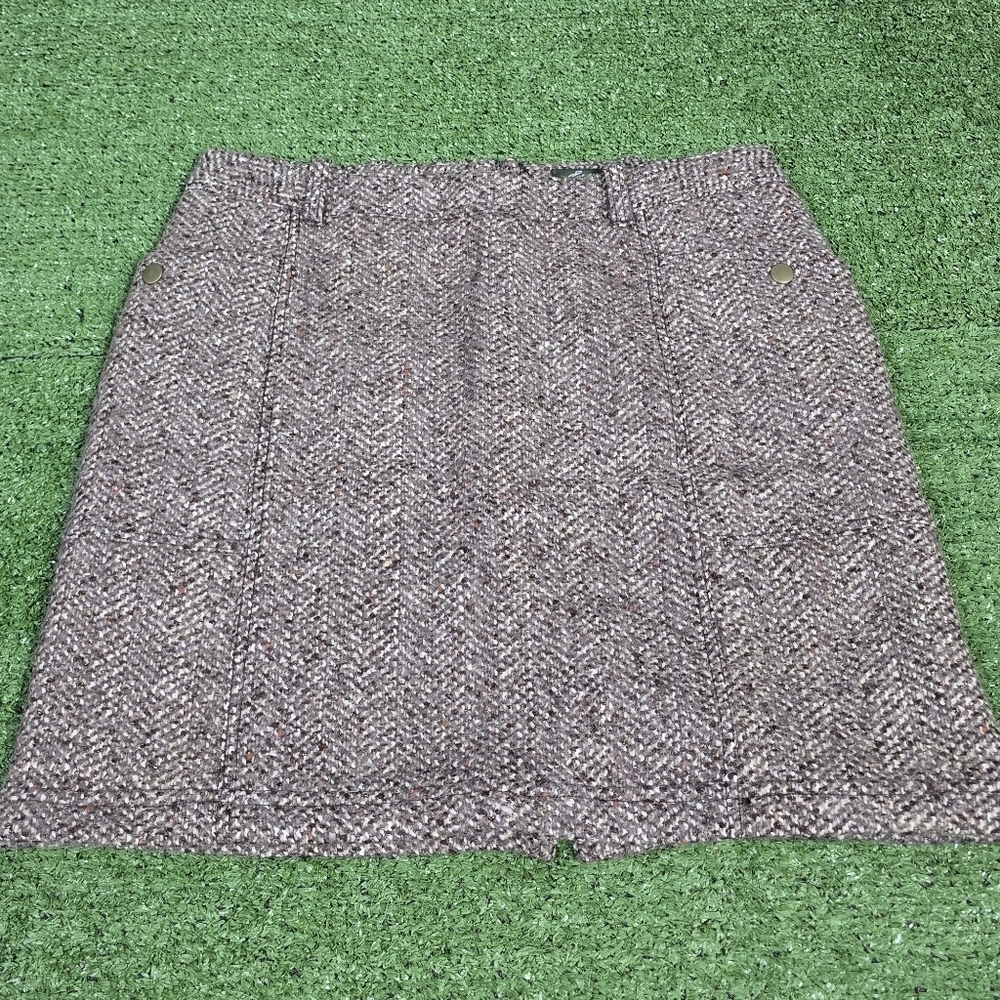 EDDIE BAUER | 48% WOOL BLEND CHEVRON WOVEN MINI SKIRT w\ BUTTONED SIDE POCKETS - Picture 3 of 15